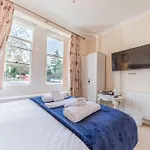 Villa Rayrigg