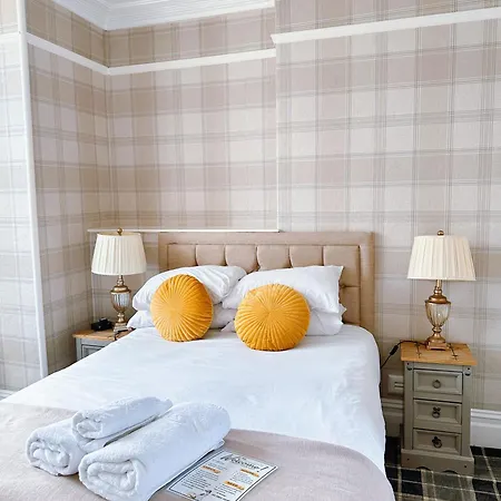 Villa Rayrigg At